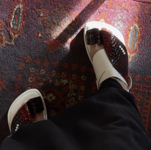 حذاء دم الغزال