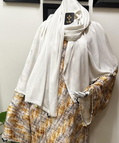 طقم صلاة ابيض مورد بشرشف كروشيه