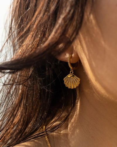 حلق مطلي بالذهب Bling Bling Shell