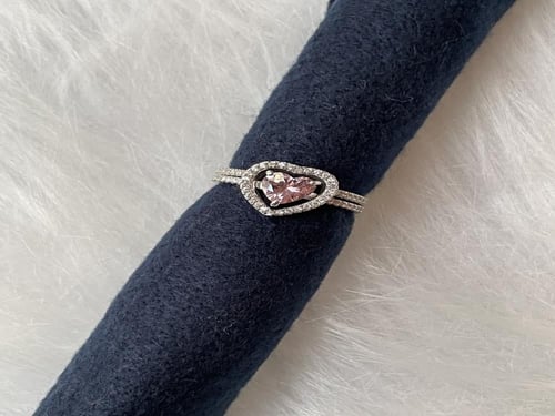 خاتم من قطعتين بشكل قلب من الفضة الخالصة بحجر وردي