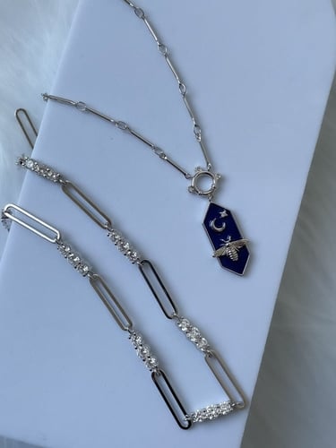 سلسال مطلي بذهب أبيض Bee moon