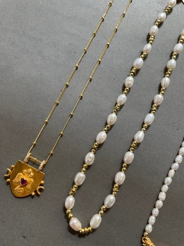 عقد Olive Pearls من اللولو الزراعي البيضاوي