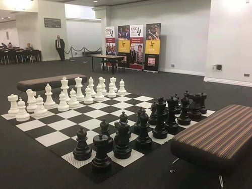 شطرنج عملاق - رقعة و قطع شطرنج عملاقة