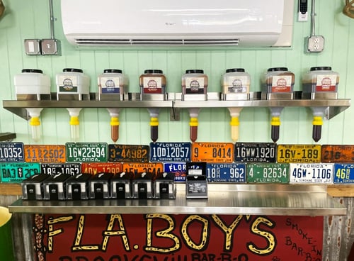 حاوية معلقة لتوزيع الصوصات