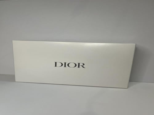 شنطة ميكب ديور + عينة عطر MISS DIOR + عينات ميكب