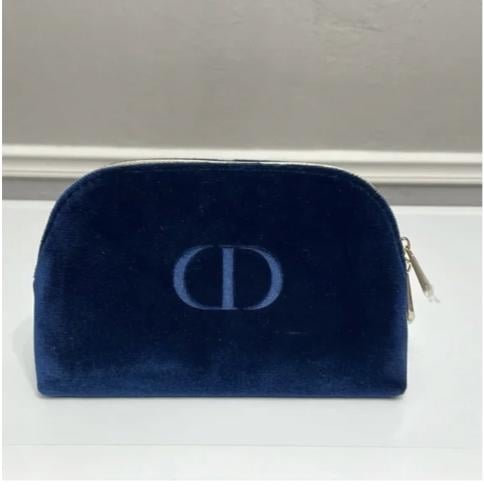 شنطة ميك اب من ديور