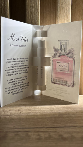 مس ديور بلومينج بوكيه ١ مل