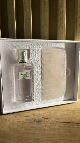 عطر الشعر من مس ديور 30 مل مع مشط كريستال كوارتز