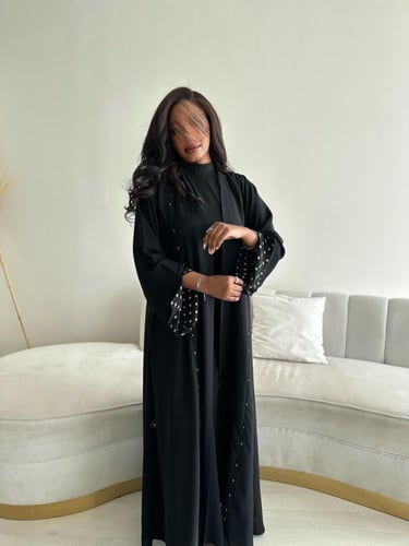 عباية أكمام مبطنه شيفون منقط