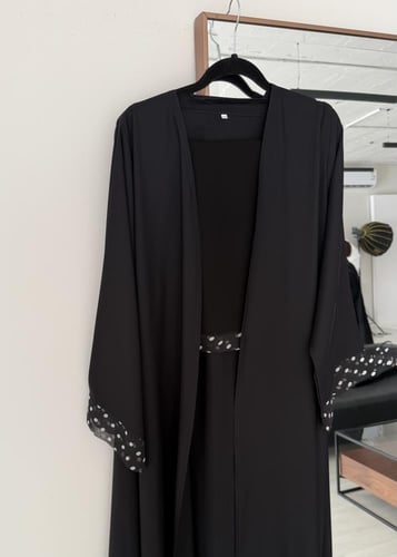 عباية أكمام شيفون منقط