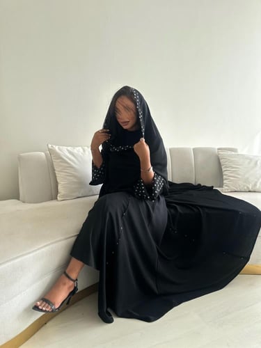 عباية أكمام مبطنه شيفون منقط