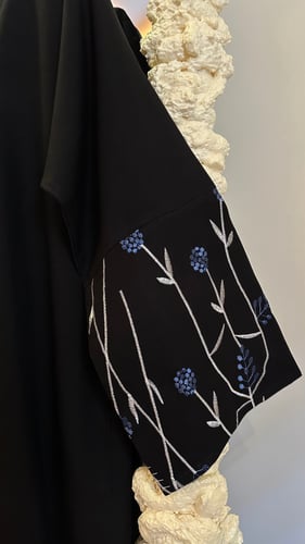 عبايه تطريز ازرق