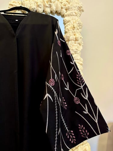 عبايه تطريز وردي مشجر