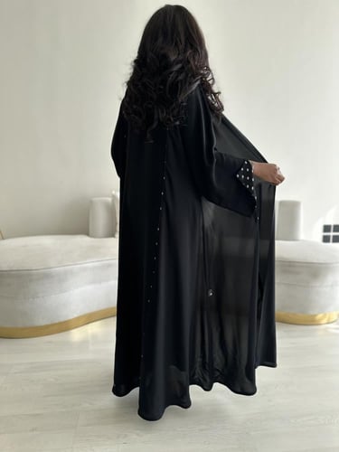 عباية أكمام مبطنه شيفون منقط