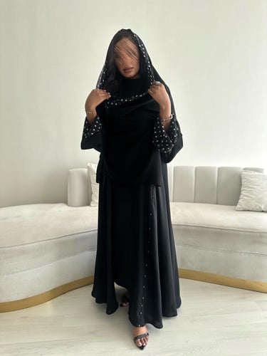 عباية أكمام مبطنه شيفون منقط