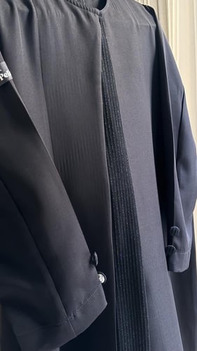 عباية بليزر بتفاصيل مخططة