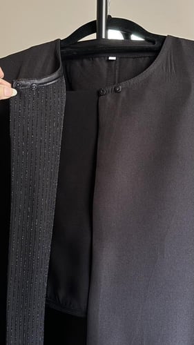 عباية بليزر بتفاصيل مخططة