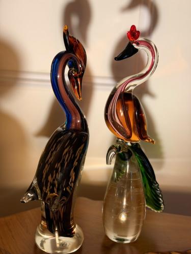 Murano Glass تحفة فنية من الزجاج المورانوي الإيطالي، مصنوعة يدويًا بتفاصيل وألوان شفافة ساحرة. الإرتفاع ٤٠ سم