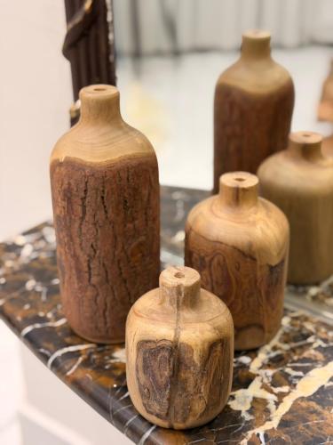A set of three olive wood vases, height 23/16/12 cm, diameter 8 cm