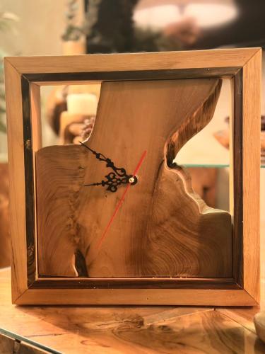 A 30×30 cm teak wood clock with a frame of teak wood decorated with rosewood