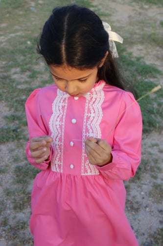 مريول بياقة مرتفعة وكم طقطق