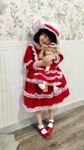 فستان إيميلي (مع القبعه)