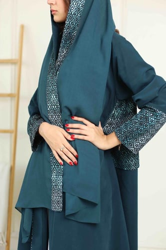 Warm turquole -petrol