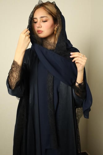 كوبرو ودانتيل كحلي