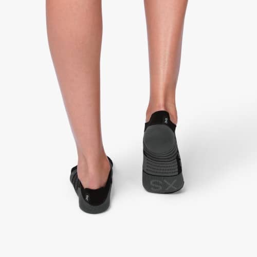 أون رنينج - جوارب رياضية بقصة منخفضة للنساء