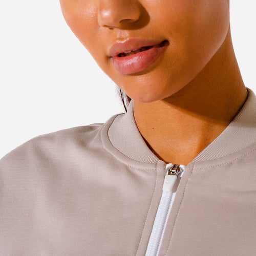 جاكيت هايبرد نسائي من سكوات وولف