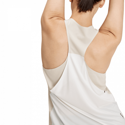 أون رننج تانك تي نسائي لؤلؤي/أبيض غير مصبوغ