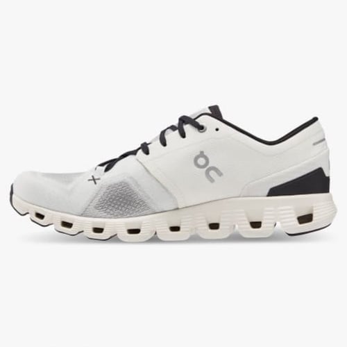 أون رننج - حذاء رجالي للجري كلاود X v3 آيفوري/أسود