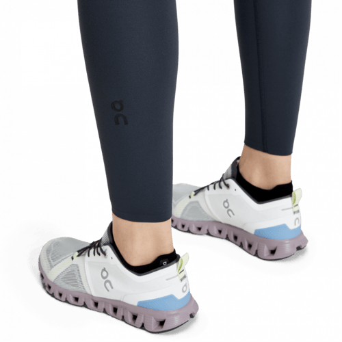 أون رننج بنطال ضيق للجري بخصر ضيق نسائي لون كحلي&ب...