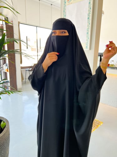 عباية راس بلاك بيري فراشة مغلقة من الامام