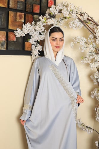 عباية ملونة بتصميم مميز