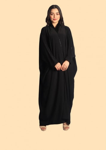 عباية سوداء لمسة حرير بتصميم على الأكتاف
