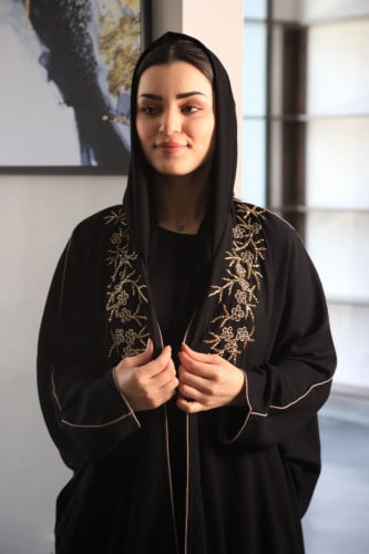 عباية رسمية كريب بتطريز شك من الوسط