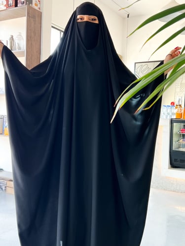 عباية راس بلاك بيري فراشة مغلقة من الامام بكم خيط