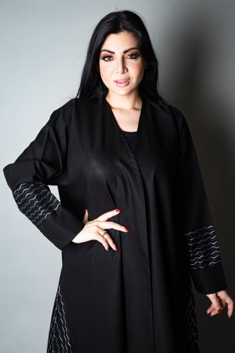 عبايه كريب الاناقه مطرز