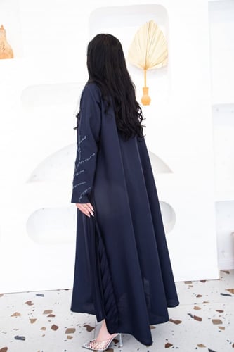 عباية كريب كحلي شك وكسرات بتصميم رائع