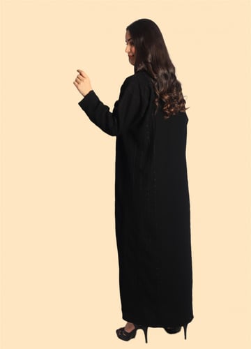 عباية سوداء ديجيتال بتصميم مميز من الأكمام