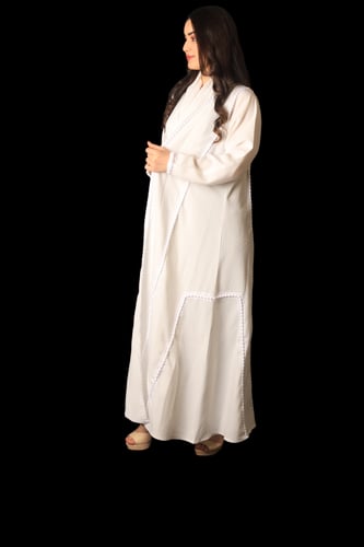 عباية بيضاء كتَّان بتصميم مميز
