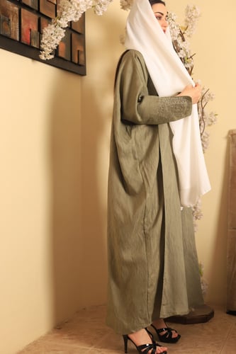 عباية كريب زري بتصميم مميز