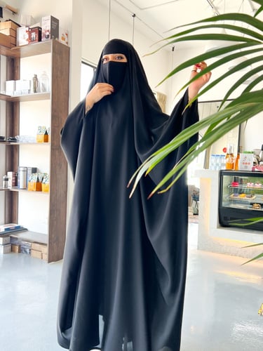 عباية راس بلاك بيري فراشة مغلقة من الامام بكم خيط