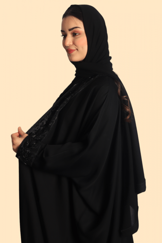 عباية سوداء بلاك بيري بتصميم مميز من الوسط والأكما...