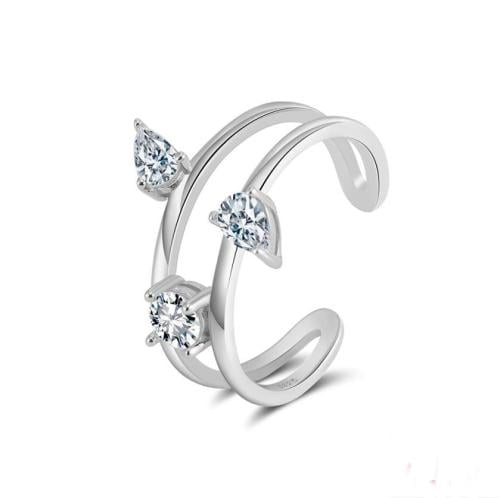 خاتم فضي مفتوح بتصميم عصري مرصّع بأحجار لامعة