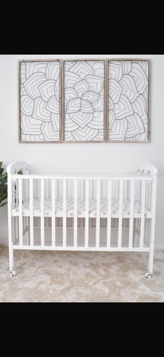 سرير مواليد