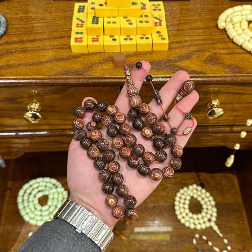 خشب مضغوط عيون احمر تمليكة