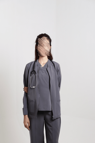 جاكيت طبي باللون الرمادي