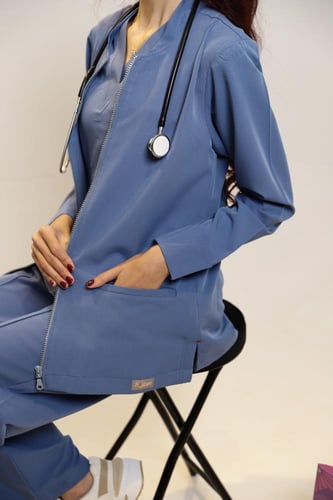 جاكيت طبي باللون الازرق الفاتح